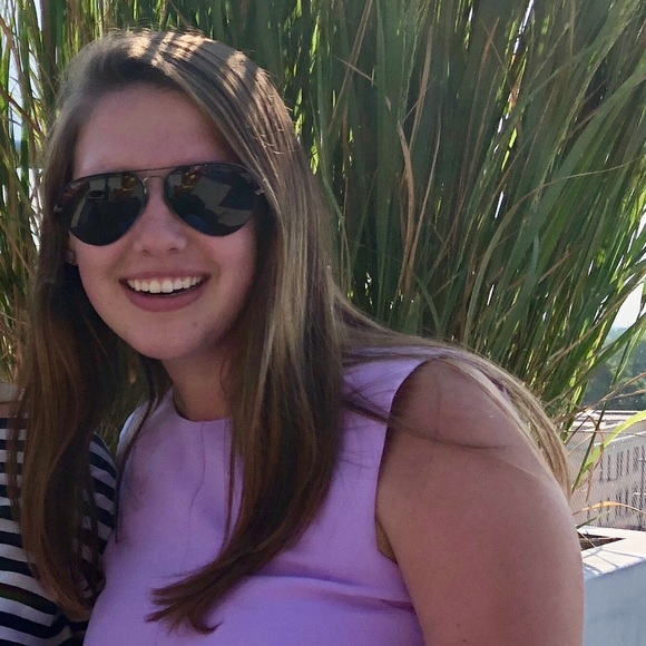 Hi! My name is Alyssa. - Picture 1 of 1